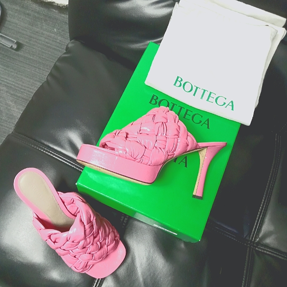 Bottega pink open toe size 9